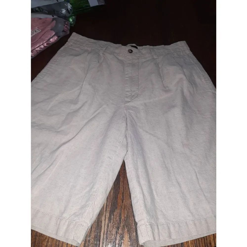 Mens 30W Van Heusen Khaki Tan Pleated Front Shorts High Waist